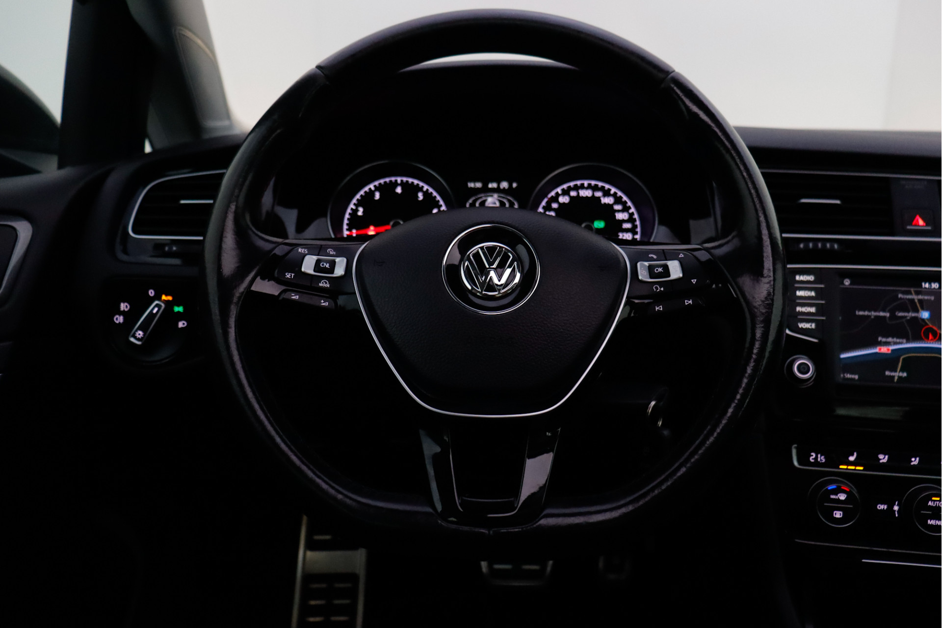 43407134-15.jpg