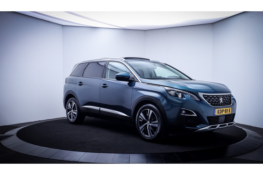 51744825-2.jpg