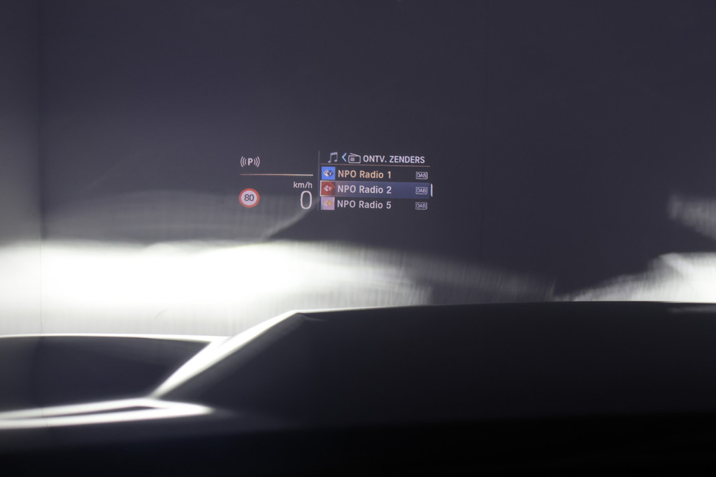 56589669-14.jpg